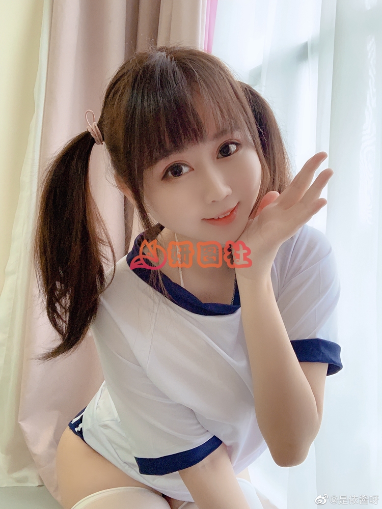 yantu56、童颜巨乳Coser是依酱呀INS_写真合集[727P1.5G]-妍图社