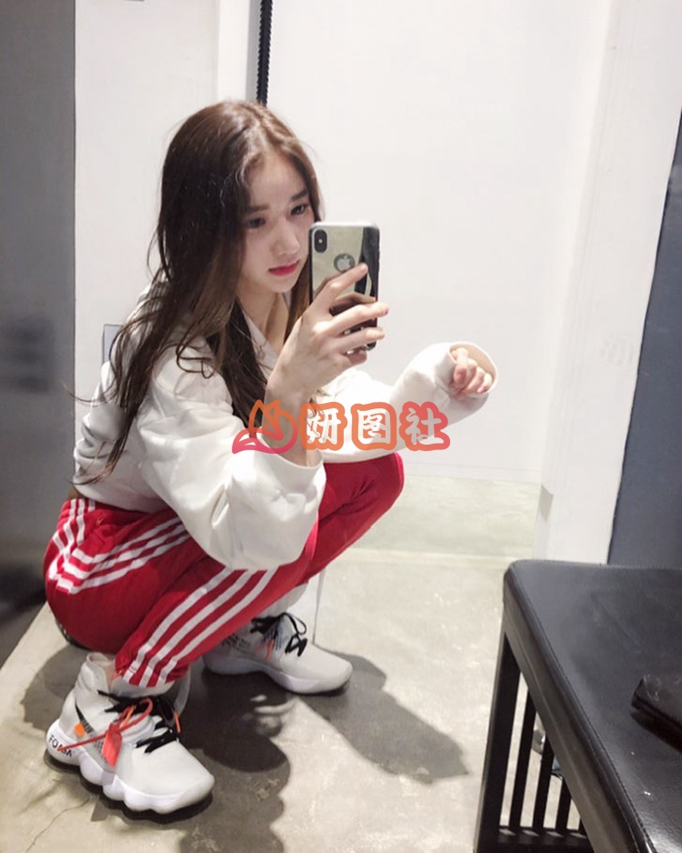 yantu37、韩国魔鬼身材美玲元chuu_chloe图集附视频打包下载-妍图社