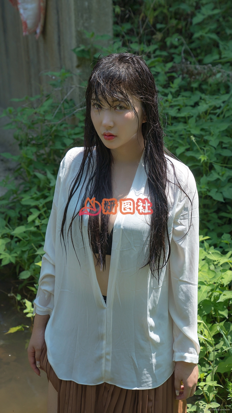 yantu87、韩国肉感正妹Echi 原版写真作品合集[4套10.3G]-妍图社